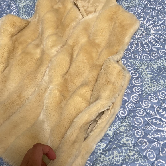 Old Navy Fur Vest - Picture 4 of 5